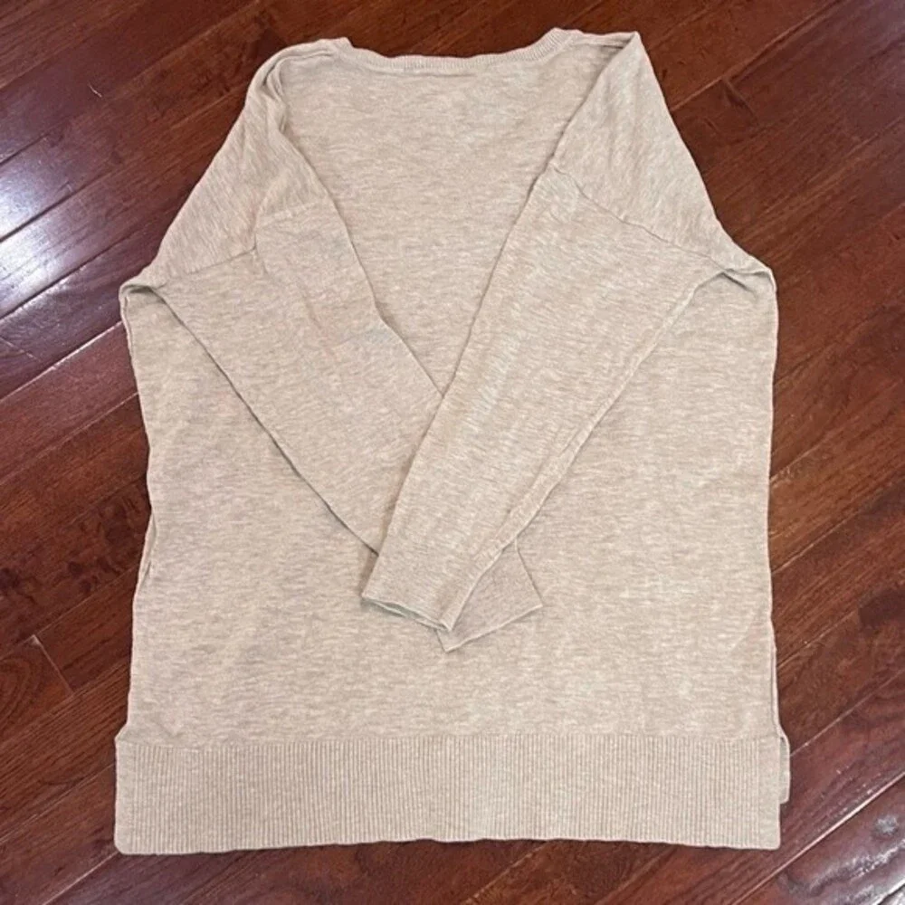 J.Crew Long Sleeve vneck heathered oatmeal sweater size medium